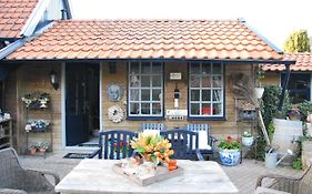 Prive tuinhuis B&B Elly